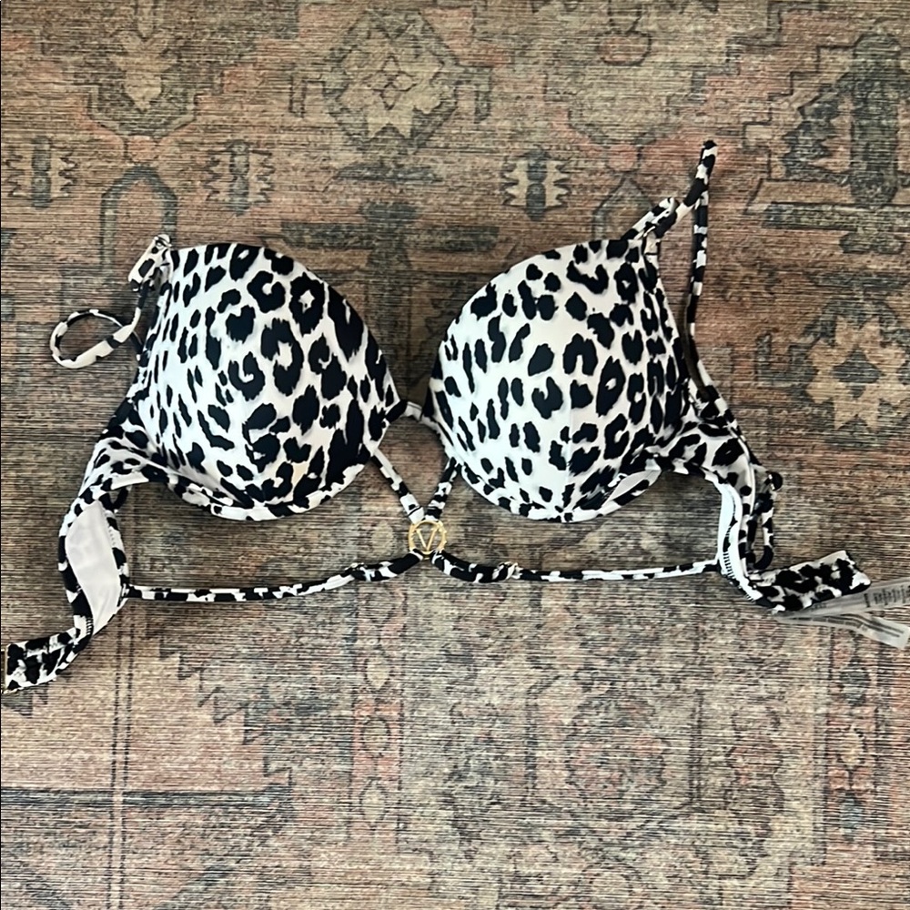 Leopard Print Women's bikini top